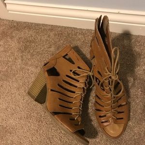 2.5 inch lace up brown sandals
